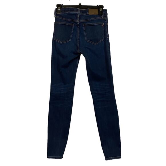 Madewell 9" Mid-Rise Skinny Jeans in Larkspur Wash: TENCEL™ Denim Edition - Picture 6 of 11